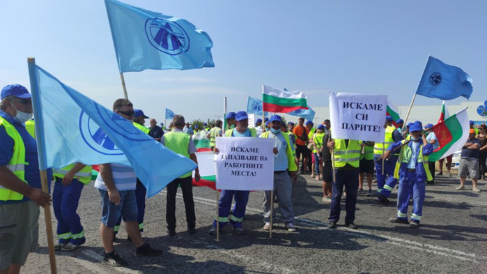 Строителните работници от частната компания Автомагистрали - Черно море излизат