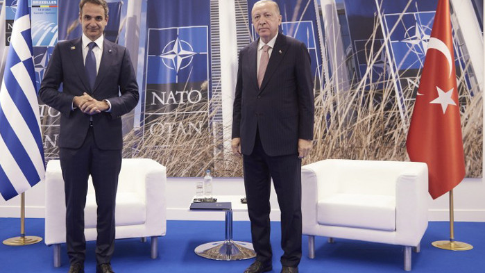 Турция няма да се превърне в депо за бежанци, каза