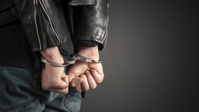 27 годишен мъж от Търговище е задържан и обвинен за въоръжен