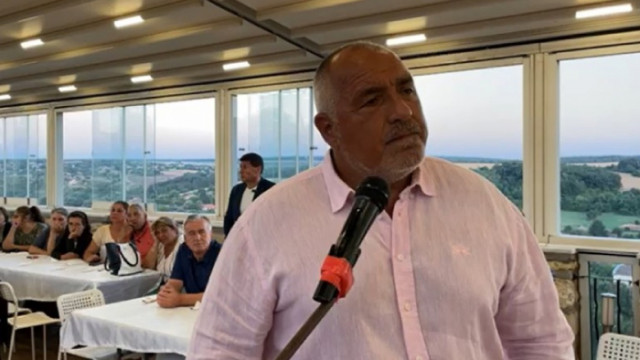 Лидерът на ГЕРБ заподозря скрити мотиви зад обидите на Радев