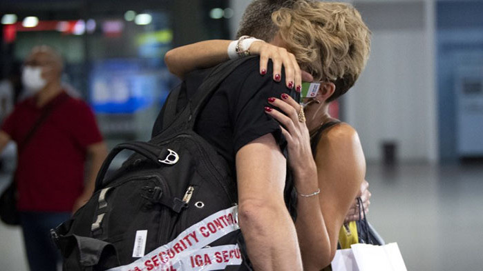 Деветима български граждани, които бяха евакуирани с международен полет от