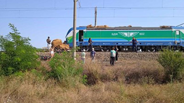 Малко след 13 ч. е възстановено движението на влаковете в