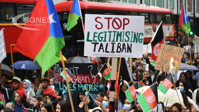 Многохиляден протест в Лондон срещу политиката на правителството спрямо кризата в Афганистан