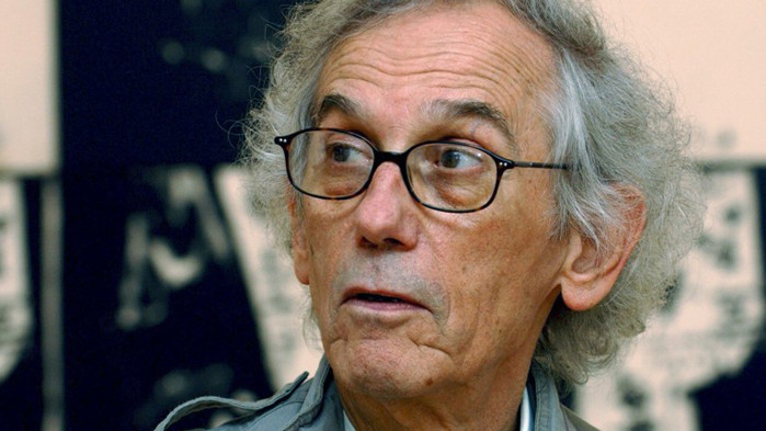 Издигат 50 метрово скеле за целта Започна работата по опаковане