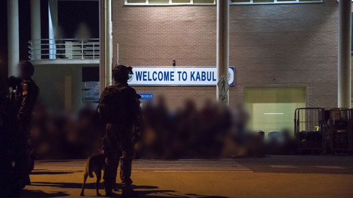 Престрелка избухна на летището в Кабул. Служител на афганистанските сили за