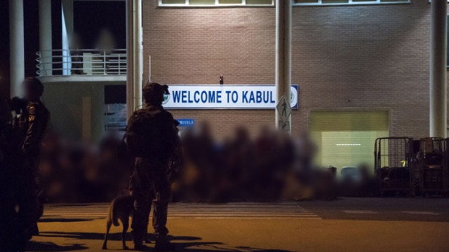 Престрелка избухна на летището в Кабул  Служител на афганистанските сили за