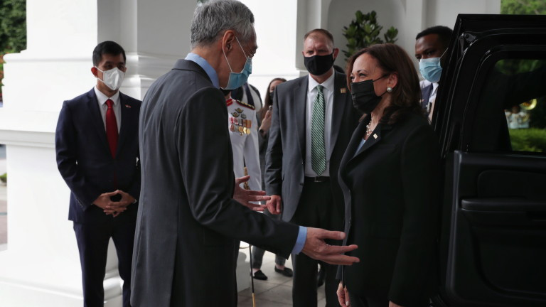 Камала Харис в Сингапур: САЩ са световен лидер и се ангажират трайно в Азия