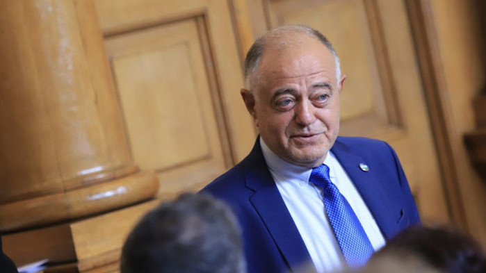 Ген. Атанасов от ДБ с оценка: Ива Митева има качества да оглави правителство