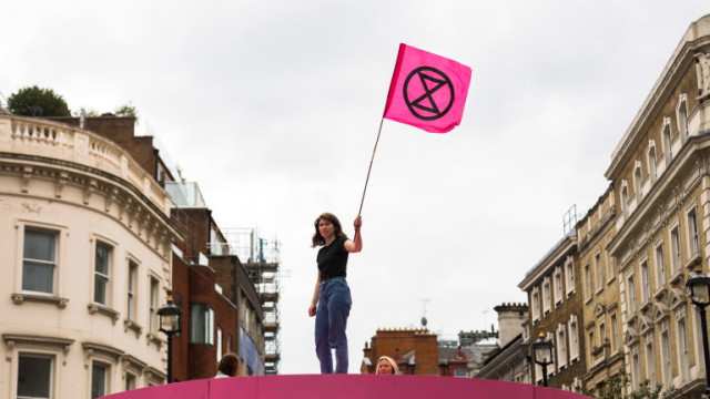 Стотици природозащитници демонстрираха в Лондон с искане правителството да предприеме реални стъпки