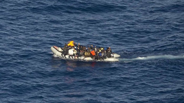 Властите във Великобритания задържаха 828 нелегални мигранти които се опитвали