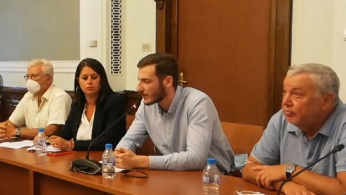 Според Даниел Павлов лещите са му били избити с ритник