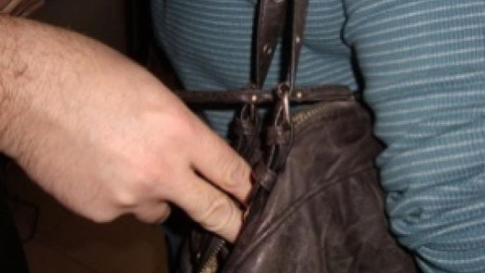 21-годишен жител на Радомир, известен на МВР, е задържан вчера