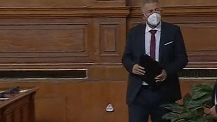 Смут в парламента: Стойчо Кацаров закъсня за заседанието