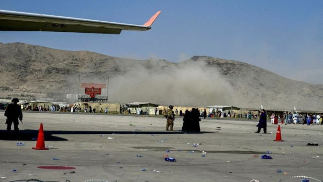 За огромна експлозия в близост до международното летище Хамид Карзай