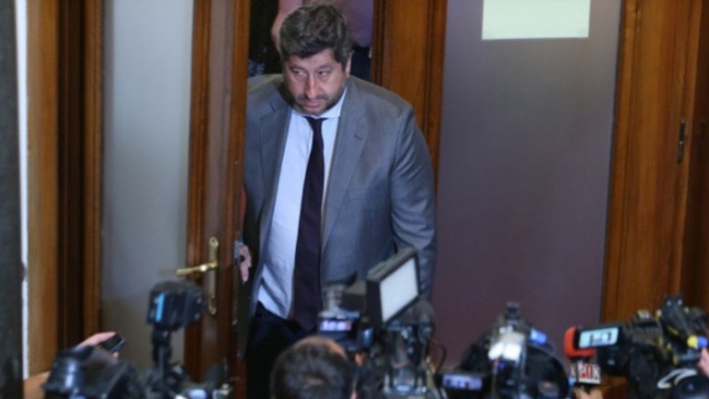 Главният прокурор Иван Гешев и вчера дойде в правната комисия