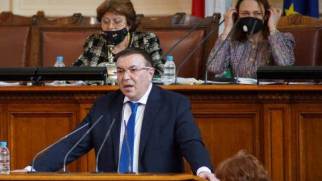България вече е в червената зона написа бившият здравен министър