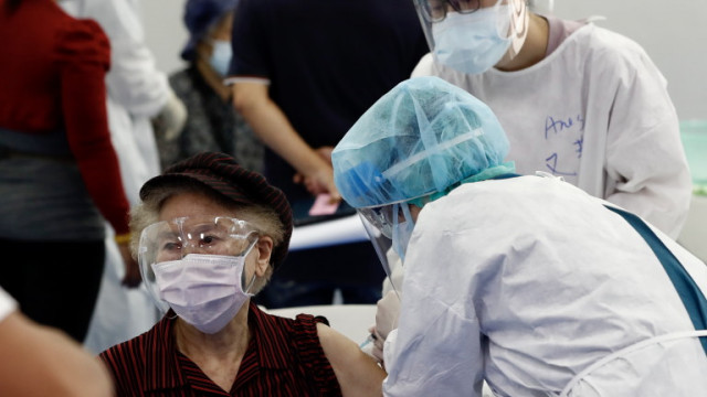 Двама души са починали в Япония след ваксинация срещу коронавирус с препарата