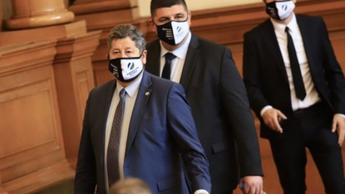 Отиваш на избори. Хората ти гласуват доверие, изразяващо се в