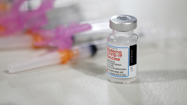 Япония спря прилагането на още 1 млн дози от ваксината