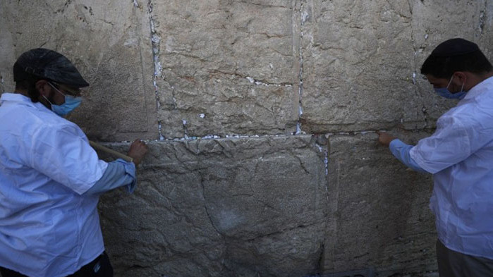 Повечето са с молба до Всевишния да сложи край на