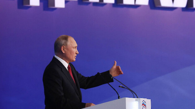 Руският президент Владимир Путин нареди във вторник служителите на реда