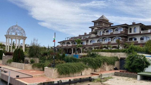 Почетният председател на ДПС Ахмед Доган е ползвал базата в