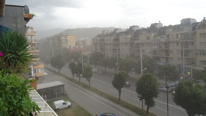 Студен атмосферен фронт преминава през страната ни В страната ще