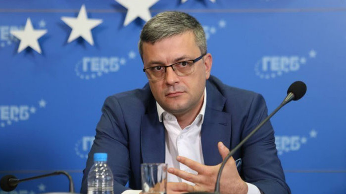 Този парламент е пълен с лицемерие, основно и единствено с