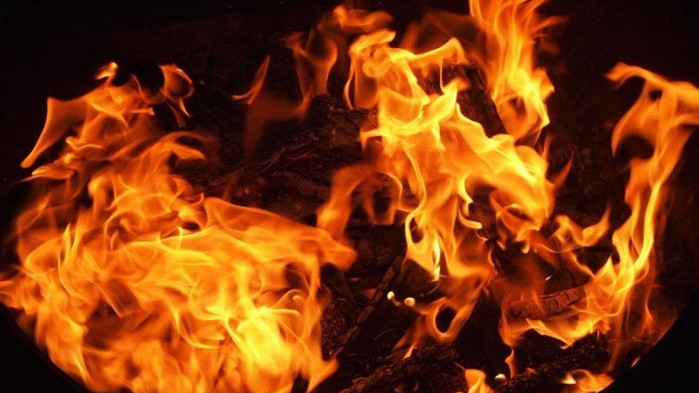 За експлозии и огромен пожар в химически завод край Босфора,