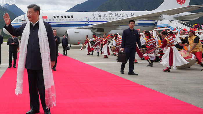 Китайските ученици изучават мислите на Си Цзинпин