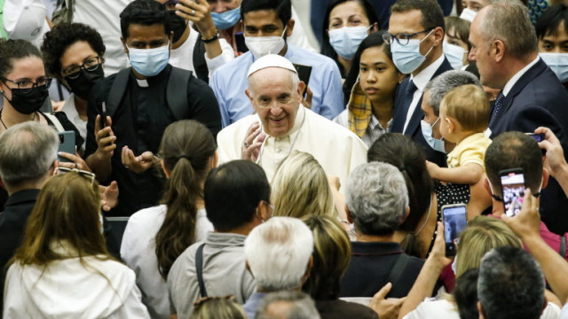 Папа Франциск обяви че идеята за оставка след операцията му по рано