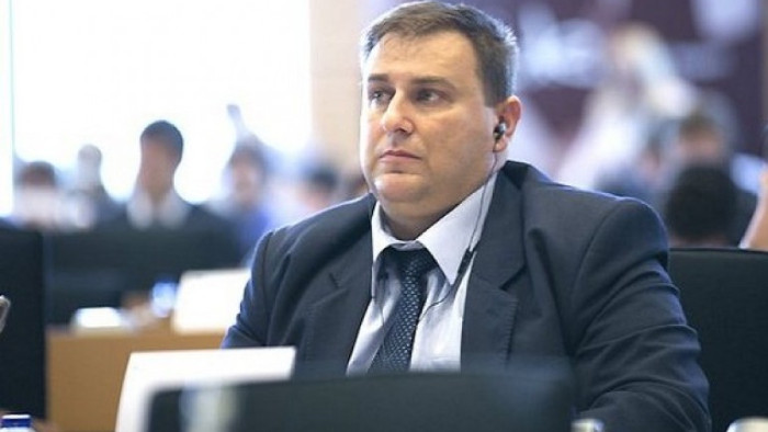 Емил Радев: България не може с една масирана вълна от нелегални мигранти