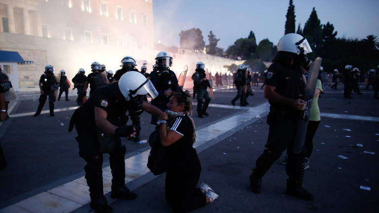 Протестни демонстрации се проведоха в Гърция, след като изтече крайният