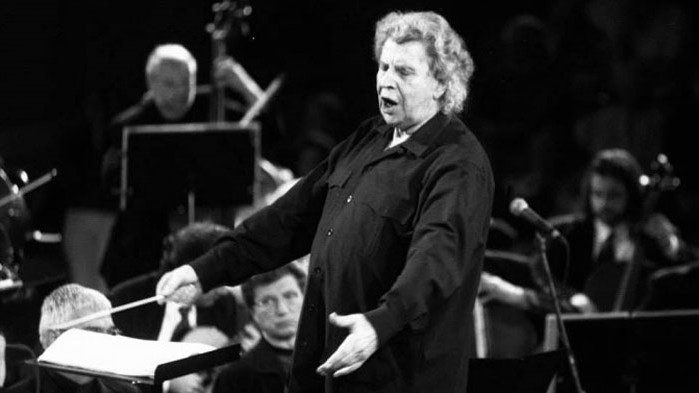 Прочутият гръцки композитор на Зорба Гъркът“ и Серпико“ - Микис