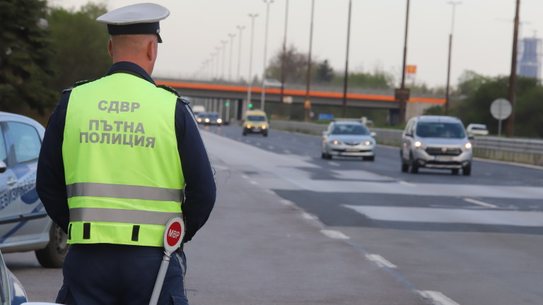 Пътна полиция със специални мерки заради очаквания натоварен трафик през