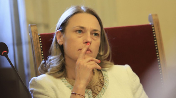 Имейлът е забавен. Той е тип заплахи, сравними със заплахите,