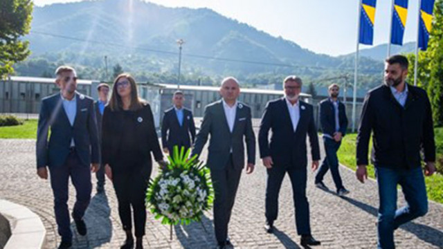 Според него Сребреница е болезнена страница от историята която всеки