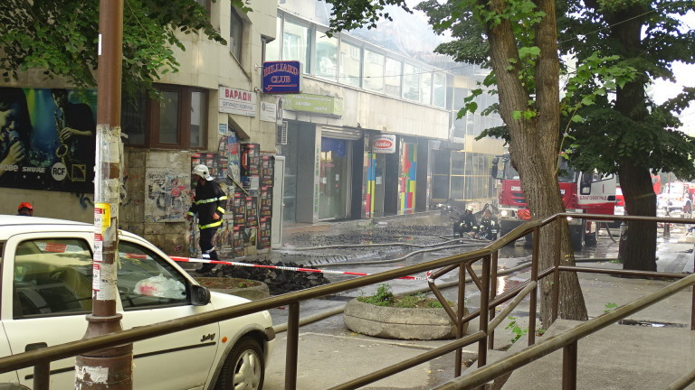 Овладян е мащабният пожар в Благоевград, съобщи БНТ. Изгоря емблематичната