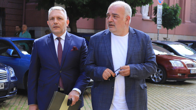 Депутатите Николай Хаджигенов и Арман Бабикян от Изправи се БГ Ние идваме