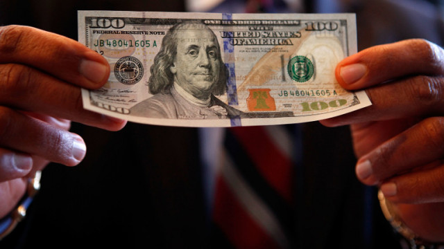 В хода на валутната търговия в понеделник щатският долар поскъпва