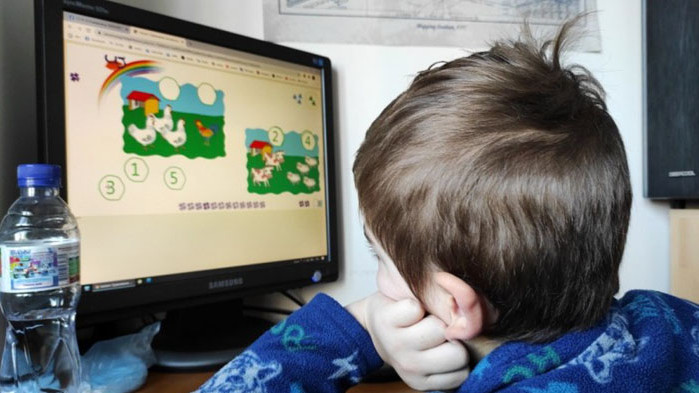 При преминаване към онлайн обучение всички ученици и учители ще