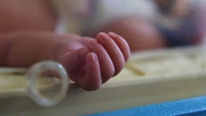 Новородено е сред починалите от коронавирус през последното денонощие, сочат