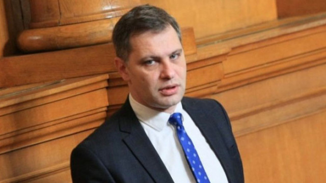 Бившият депутат от ВМРО Александър Сиди обяви че е пуснал