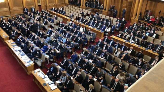 Историческата дата 9 септември скара депутатите в пленарна зала. За