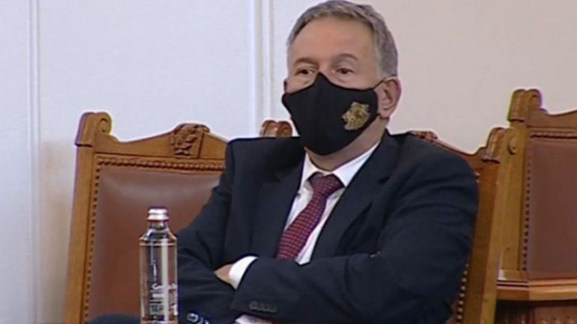 Служебният министър на здравеопазването Стойчо Кацаров дойде днес в Народното