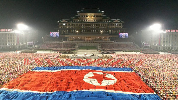 Северна Корея отбеляза годишнината от основаването си с необичаен парад,