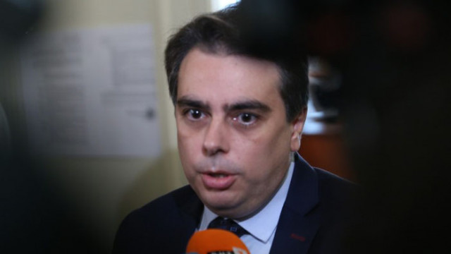 Финансовият министър Асен Василев предложи на Бюджетна комисия с актуализацията