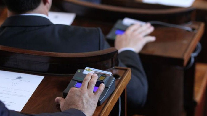 Депутатите решиха, че ще удължат времето си до пълното приемане