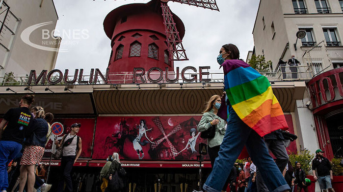 След 18-месечна пауза заради КОВИД пандемията прочутото кабаре Moulin Rouge