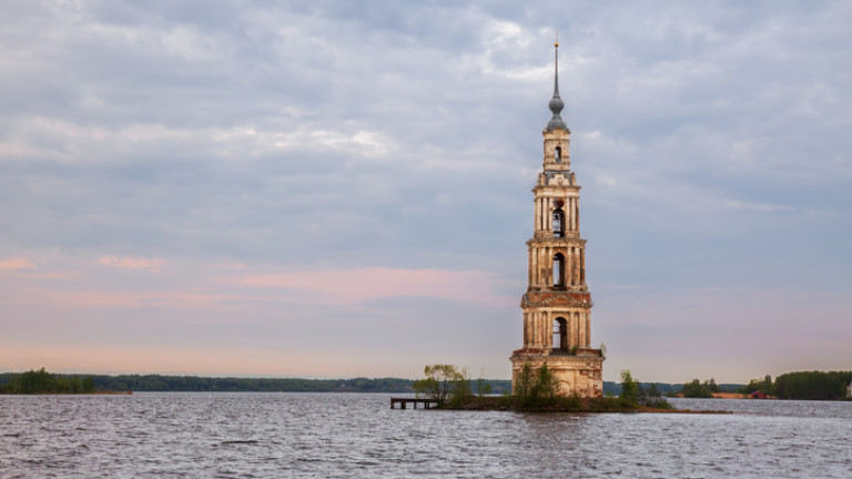 В свят, в който пътуването вече е почти табу, хората